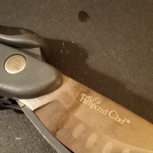 Pampered Chef salad chopper - Picture 2 of 6